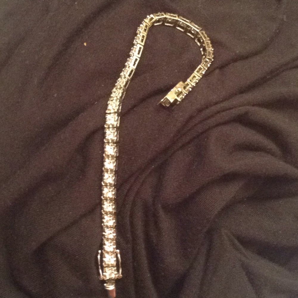 Tennis bracelet